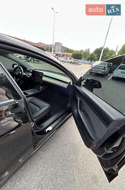 Седан Tesla Model 3 2021 в 