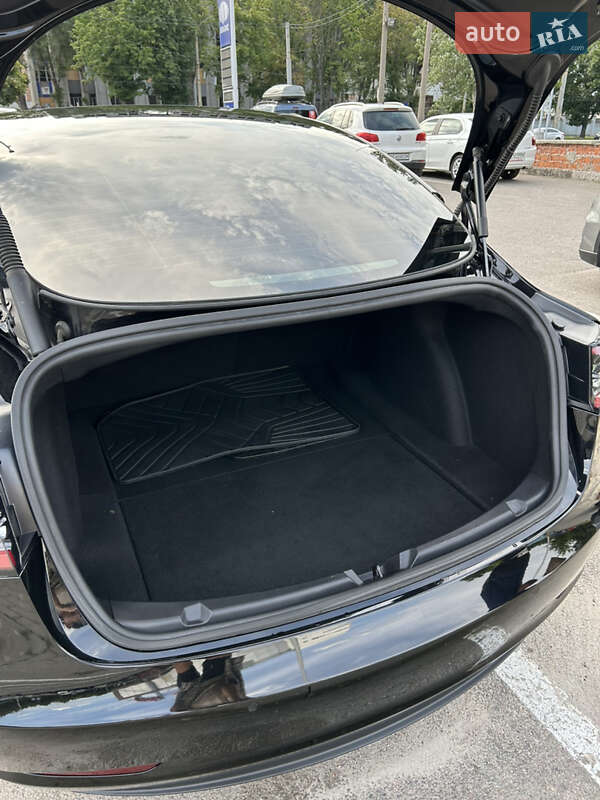 Седан Tesla Model 3 2021 в Дніпрі