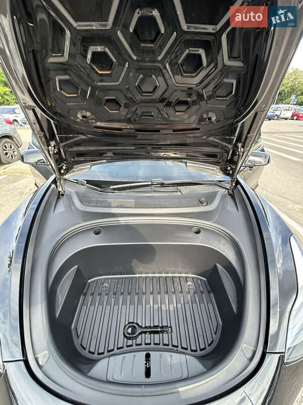 Седан Tesla Model 3 2021 в Дніпрі