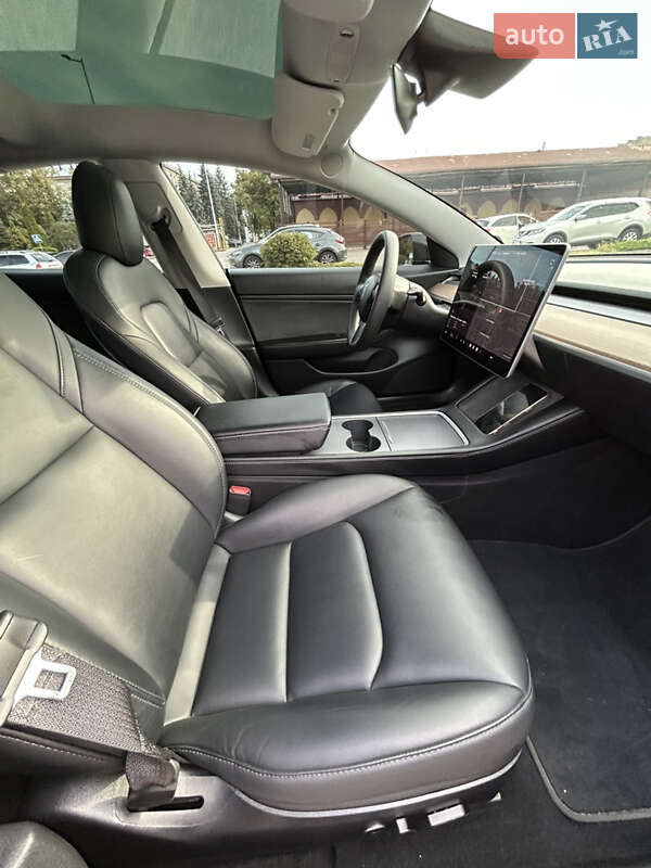 Седан Tesla Model 3 2021 в Дніпрі