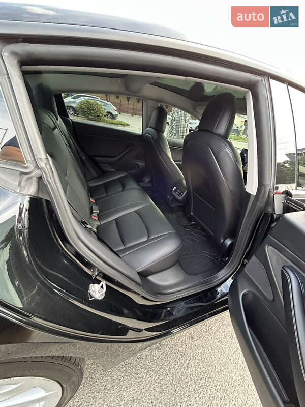 Седан Tesla Model 3 2021 в Дніпрі