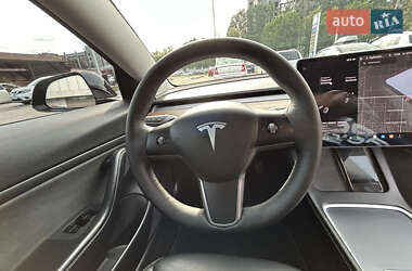 Седан Tesla Model 3 2021 в 