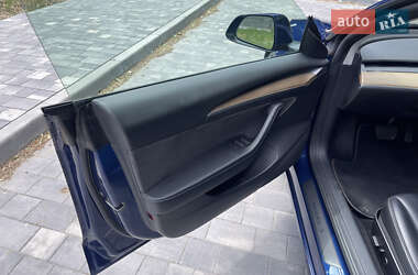 Седан Tesla Model 3 2022 в 