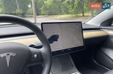 Седан Tesla Model 3 2022 в 