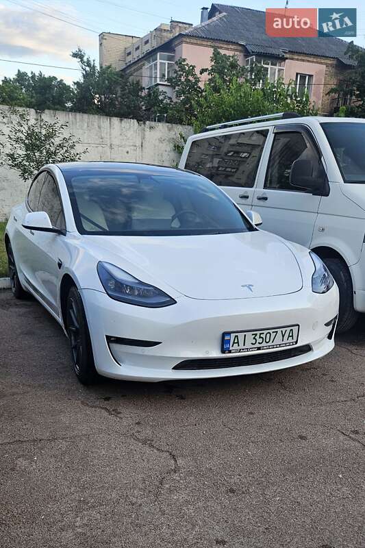 Седан Tesla Model 3 2021 в Києві