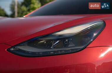 Седан Tesla Model 3 2021 в 