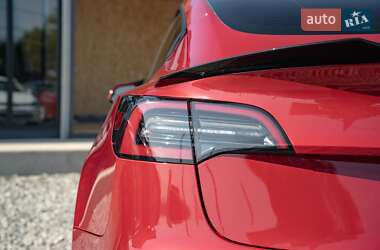 Седан Tesla Model 3 2021 в 