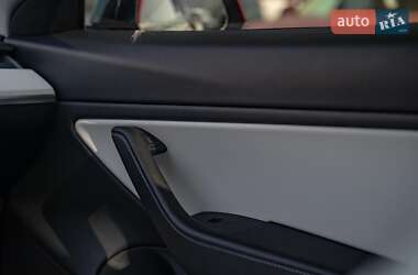 Седан Tesla Model 3 2021 в 