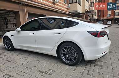 Седан Tesla Model 3 2021 в 