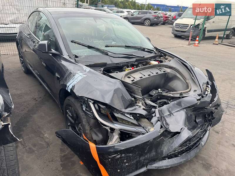 Седан Tesla Model 3 2024 в Львове