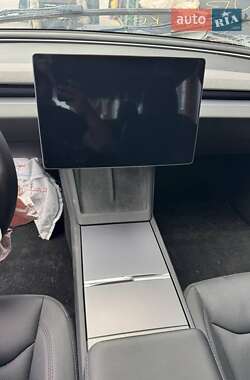 Седан Tesla Model 3 2024 в 