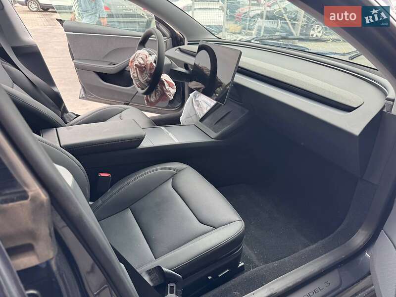 Седан Tesla Model 3 2024 в Львове