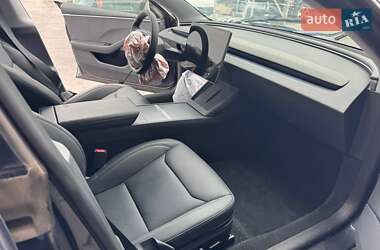 Седан Tesla Model 3 2024 в 