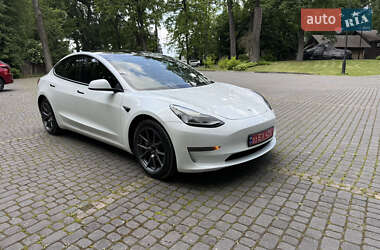 Седан Tesla Model 3 2022 в 