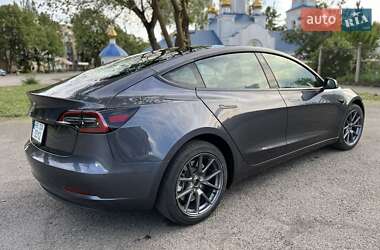 Седан Tesla Model 3 2023 в 