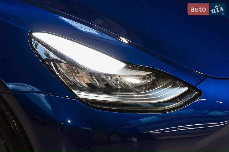 Седан Tesla Model 3 2019 в Луцке