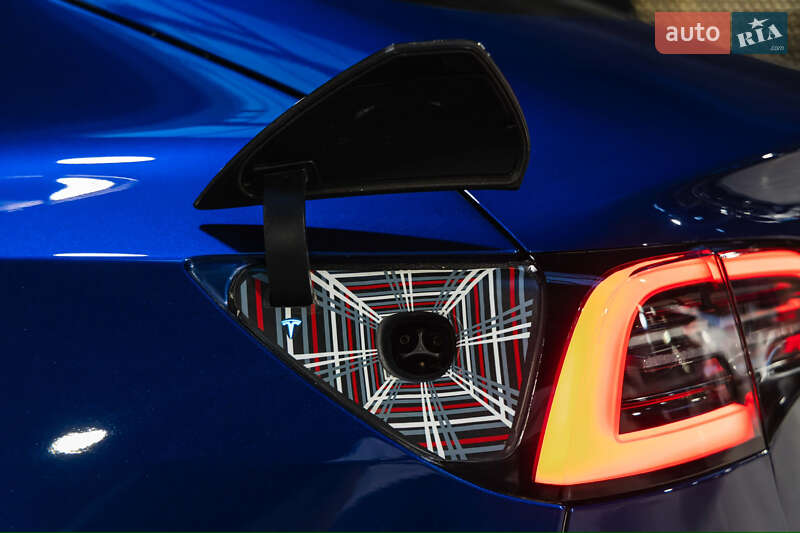 Седан Tesla Model 3 2019 в Луцке