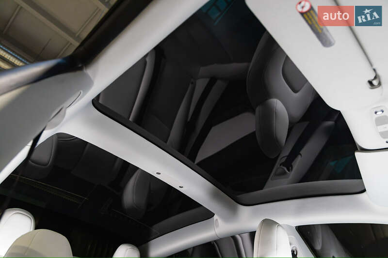Седан Tesla Model 3 2019 в Луцке