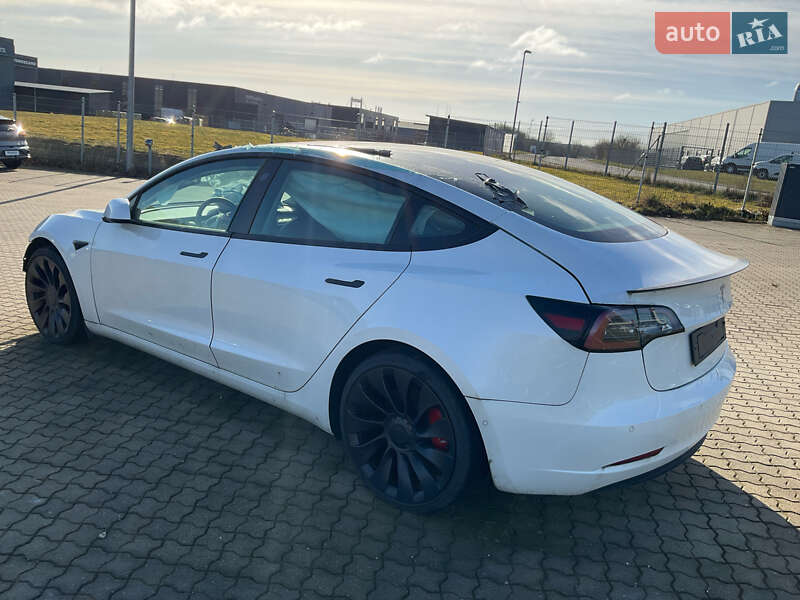Седан Tesla Model 3 2021 в 