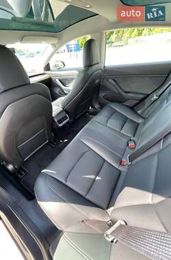 Седан Tesla Model 3 2019 в 