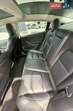 Седан Tesla Model 3 2019 в 