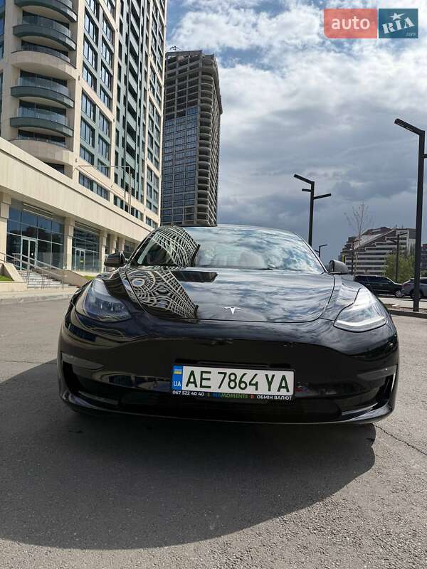 Седан Tesla Model 3 2021 в Дніпрі