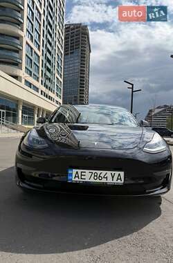 Седан Tesla Model 3 2021 в 
