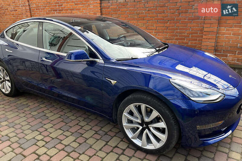 Седан Tesla Model 3 2018 в Києві