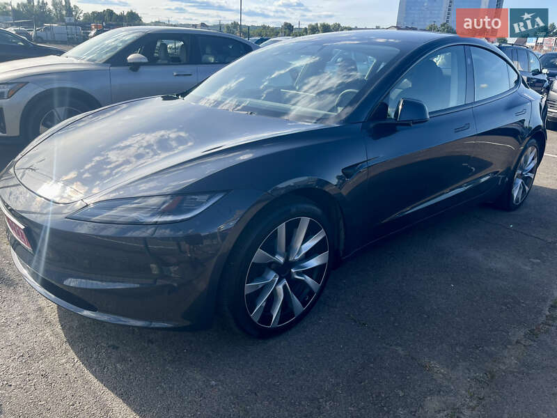 Седан Tesla Model 3 2024 в 