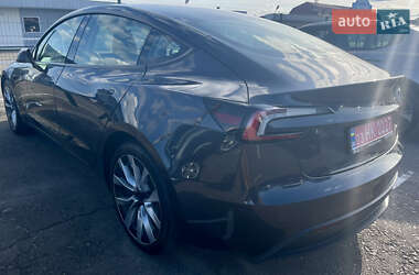 Седан Tesla Model 3 2024 в 