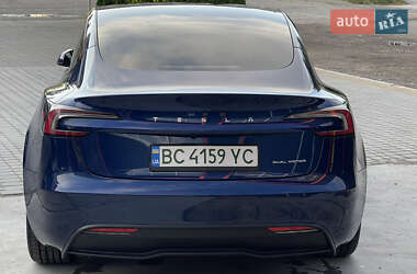 Седан Tesla Model 3 2024 в 