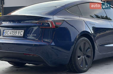 Седан Tesla Model 3 2024 в 