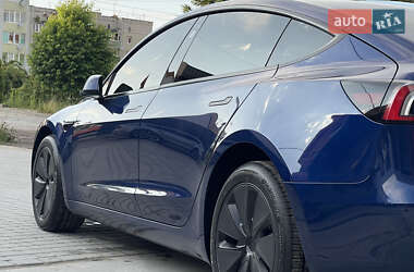 Седан Tesla Model 3 2024 в 