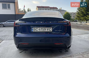 Седан Tesla Model 3 2024 в 