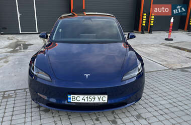 Седан Tesla Model 3 2024 в 