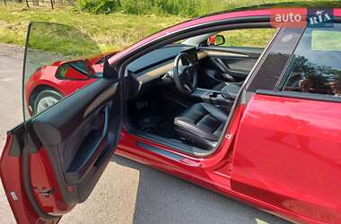 Седан Tesla Model 3 2022 в 