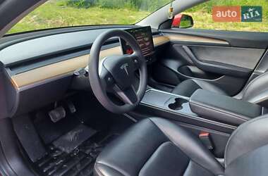 Седан Tesla Model 3 2022 в 