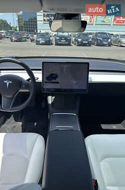 Седан Tesla Model 3 2020 в 