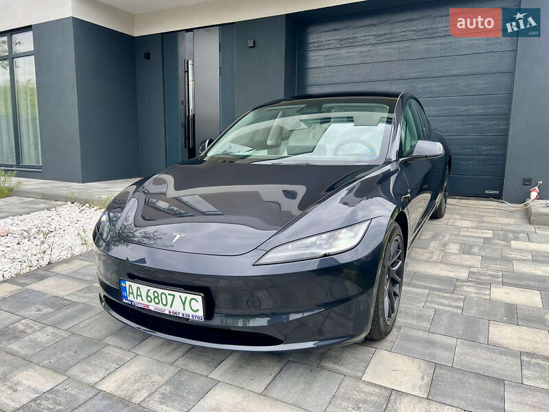Седан Tesla Model 3 2024 в 