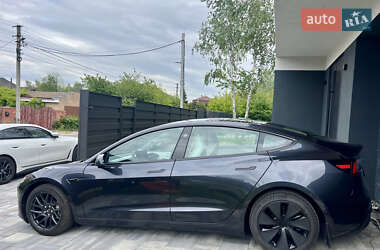 Седан Tesla Model 3 2024 в 