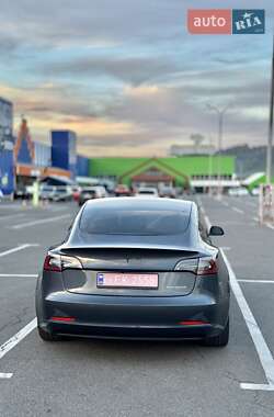 Седан Tesla Model 3 2022 в 