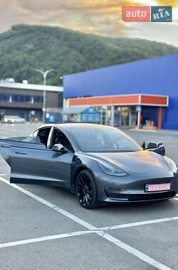 Седан Tesla Model 3 2022 в 