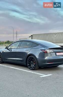 Седан Tesla Model 3 2022 в 