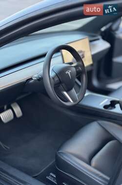 Седан Tesla Model 3 2022 в 
