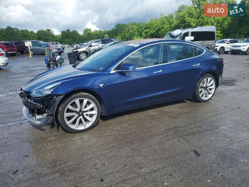 Седан Tesla Model 3 2019 в 