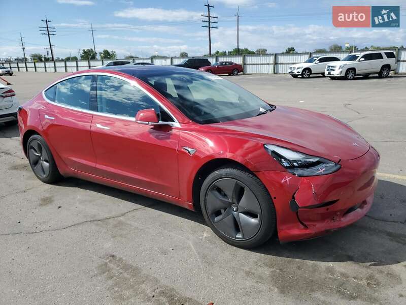 Седан Tesla Model 3 2018 в Львове
