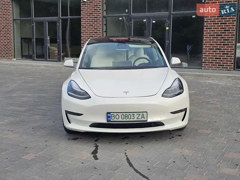 Седан Tesla Model 3 2019 в 