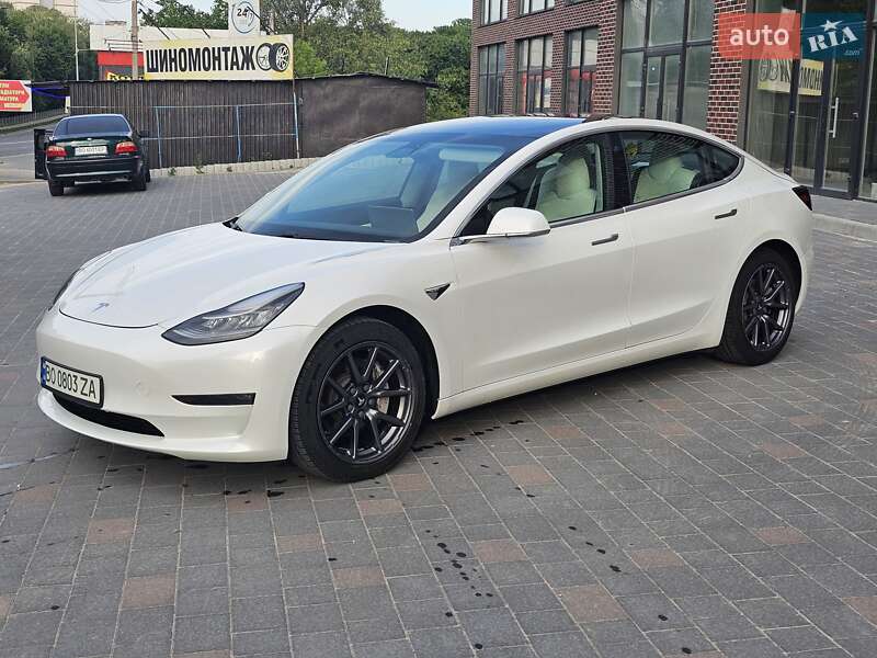 Седан Tesla Model 3 2019 в Тернополе
