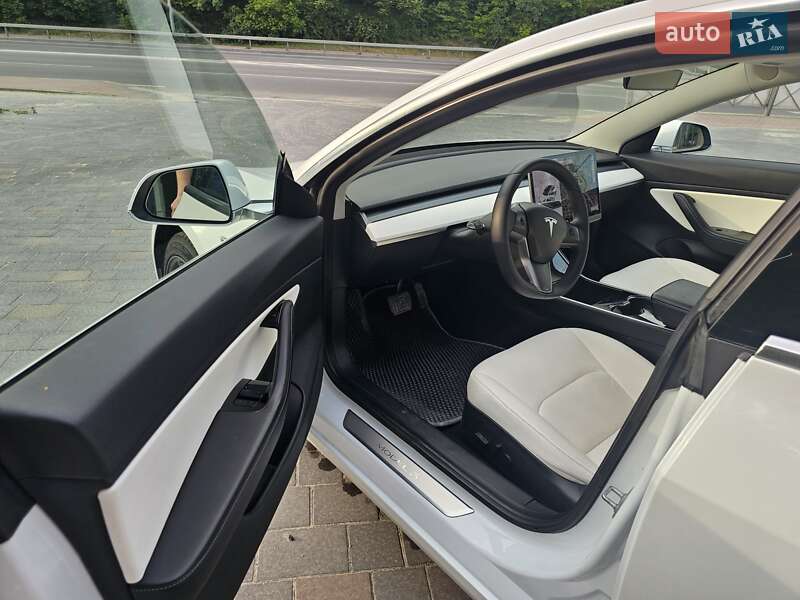 Седан Tesla Model 3 2019 в Тернополе