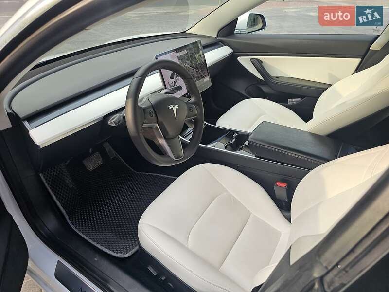 Седан Tesla Model 3 2019 в Тернополе